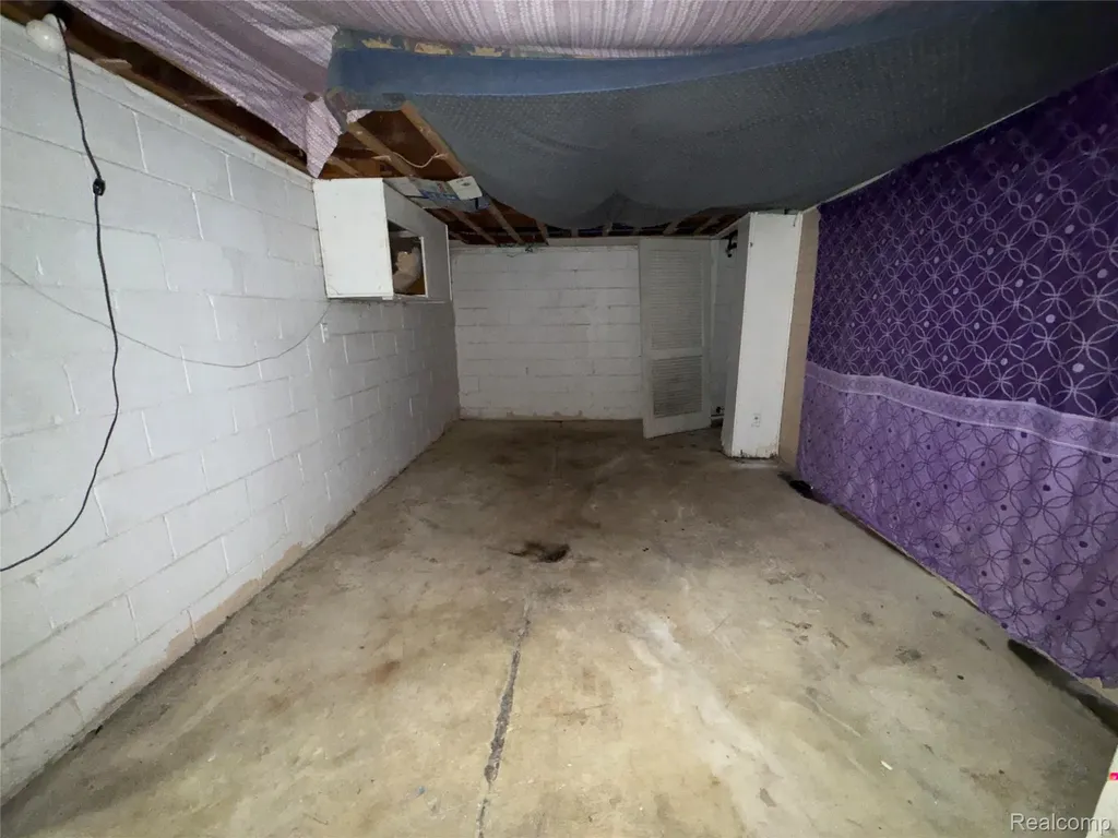 18619 Moross Road Detroit City MI 48224