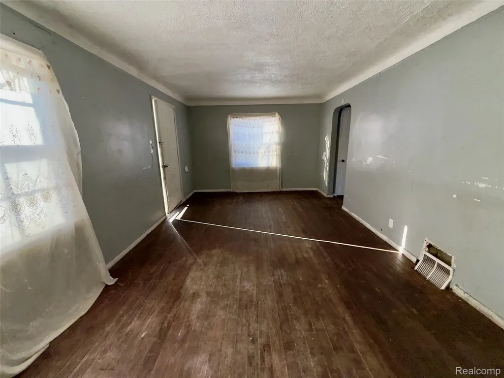 18619 Moross Road Detroit City MI 48224