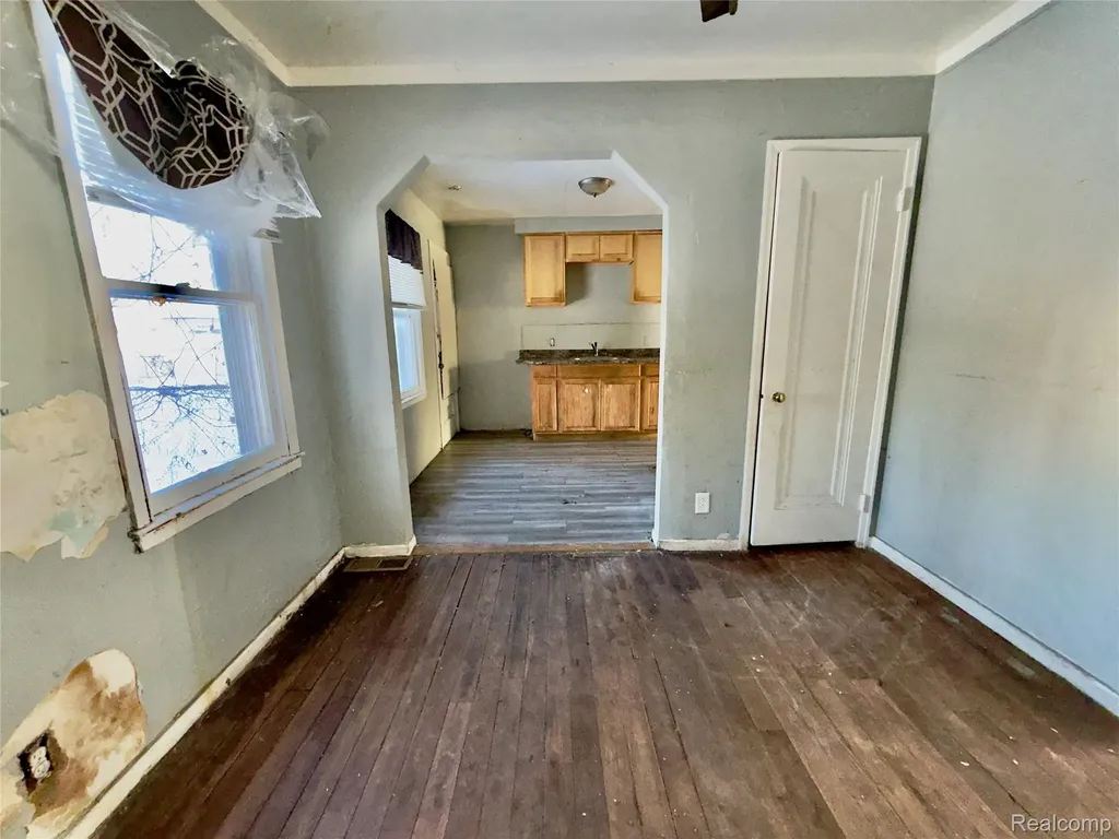 18619 Moross Road Detroit City MI 48224