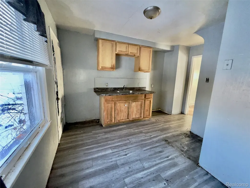 18619 Moross Road Detroit City MI 48224
