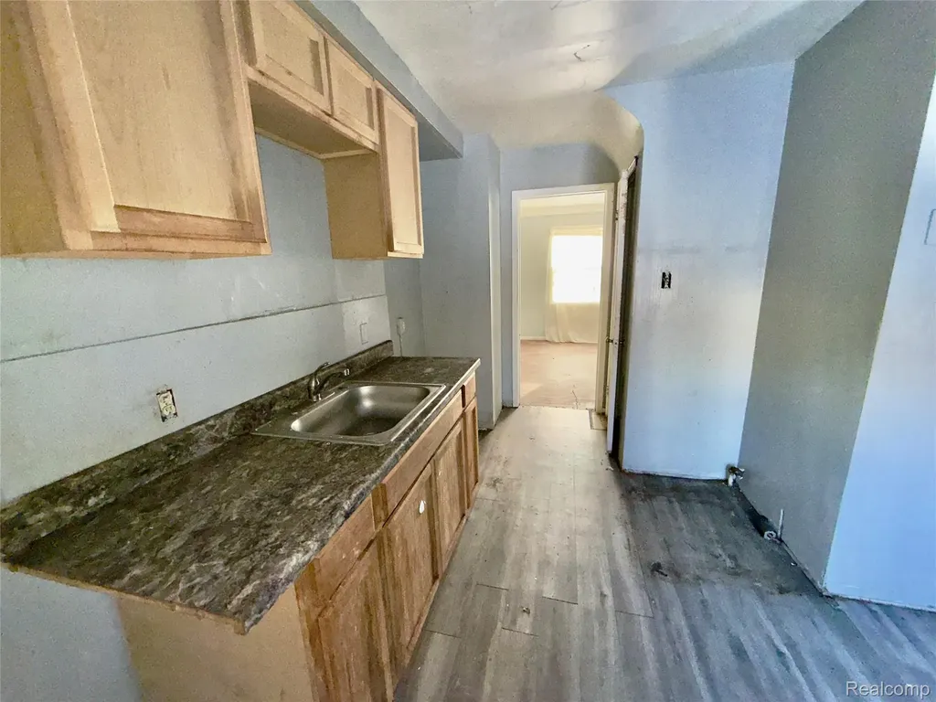 18619 Moross Road Detroit City MI 48224