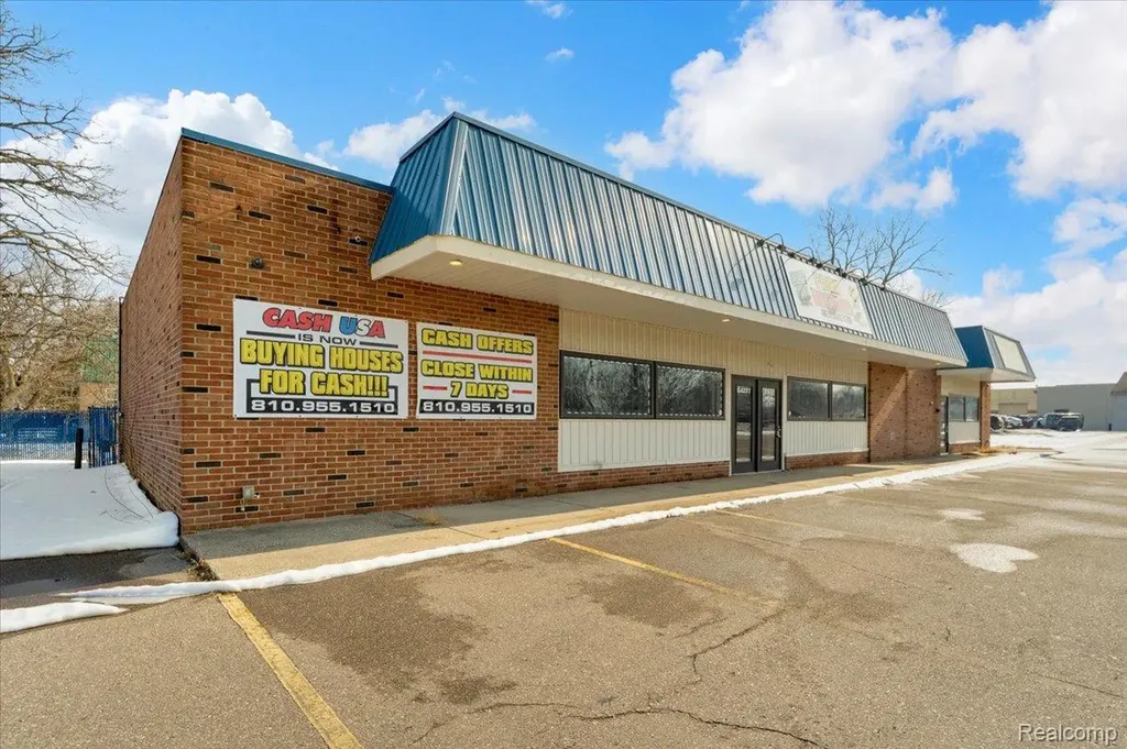 4277 S Saginaw Street Burton City MI 48529