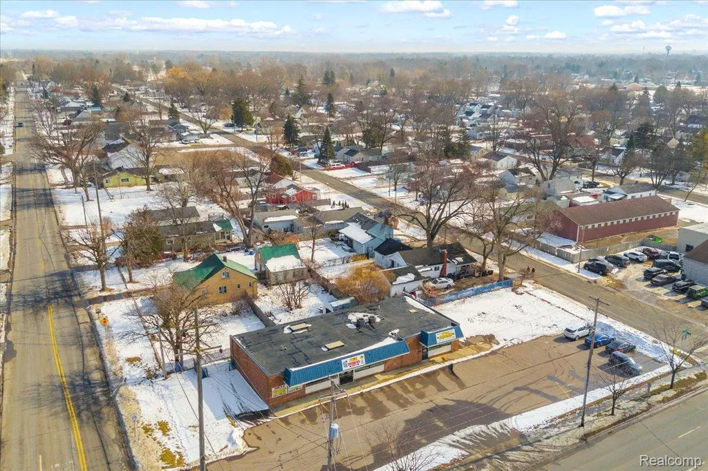 4277 S Saginaw Street Burton City MI 48529