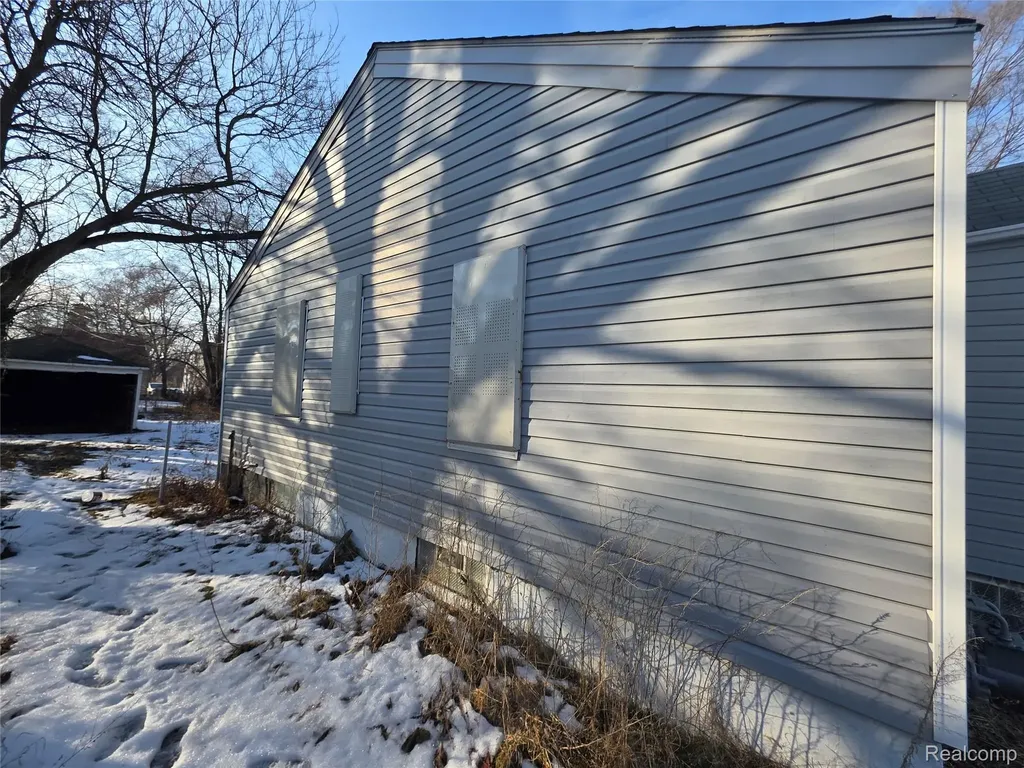 19195 Dresden Street Detroit City MI 48205