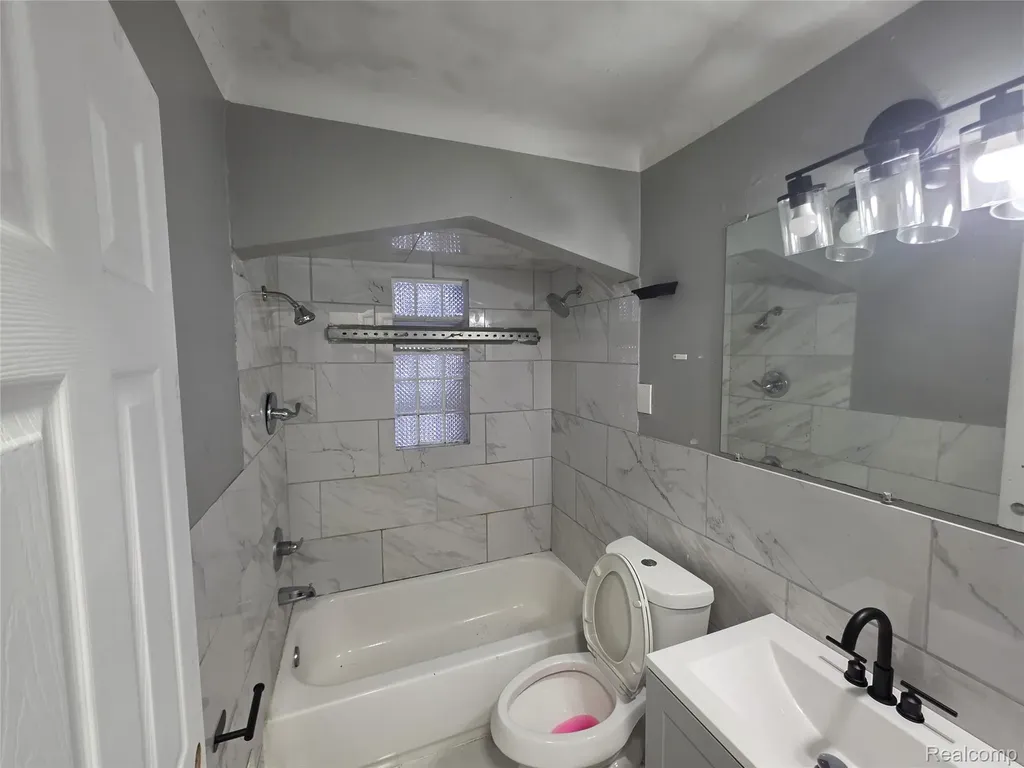 19195 Dresden Street Detroit City MI 48205
