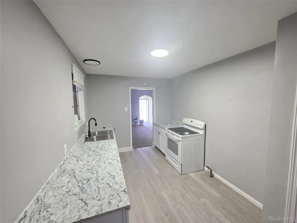 19195 Dresden Street Detroit City MI 48205