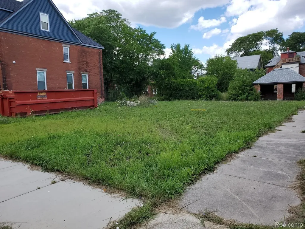 8261 Brush Detroit City MI 48202