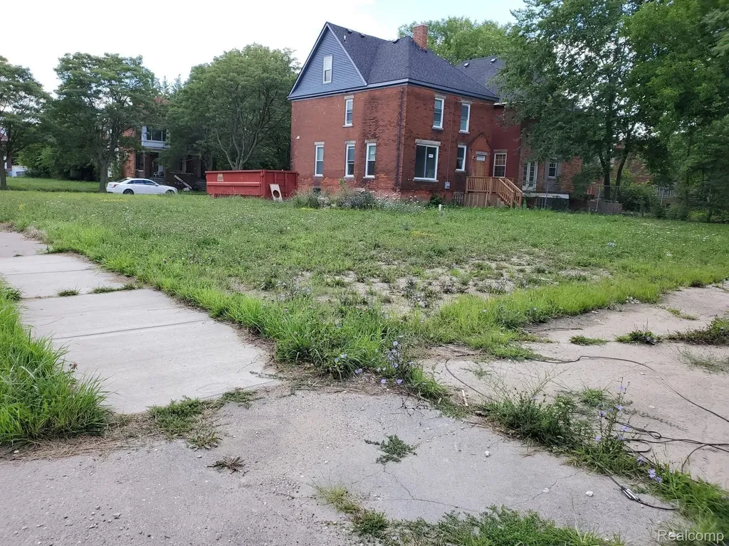 8261 Brush Detroit City MI 48202