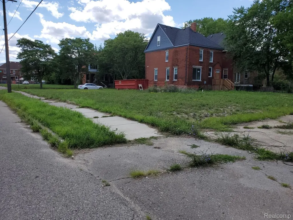 8261 Brush Detroit City MI 48202