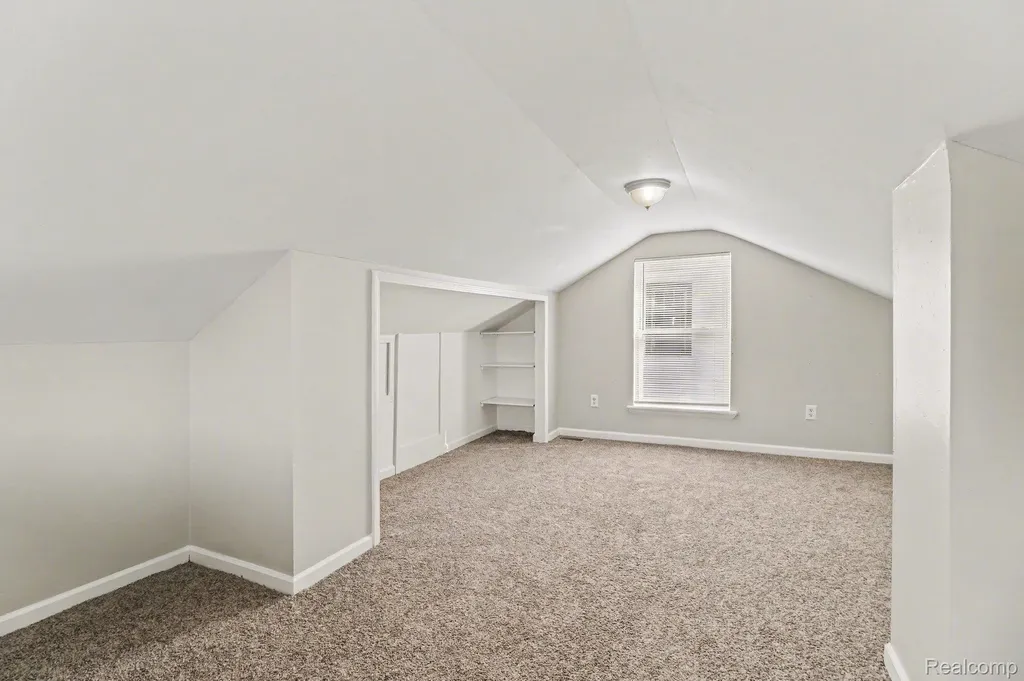 40 W Strathmore Avenue Pontiac City MI 48340