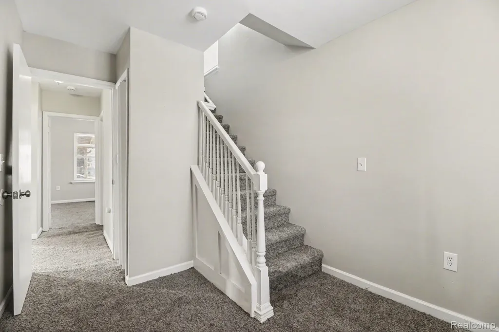 40 W Strathmore Avenue Pontiac City MI 48340
