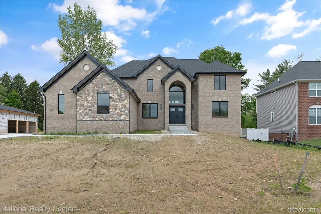 5245 Buell Drive Commerce Charter Township MI 48382