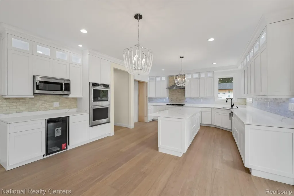 5245 Buell Drive Commerce Charter Township MI 48382