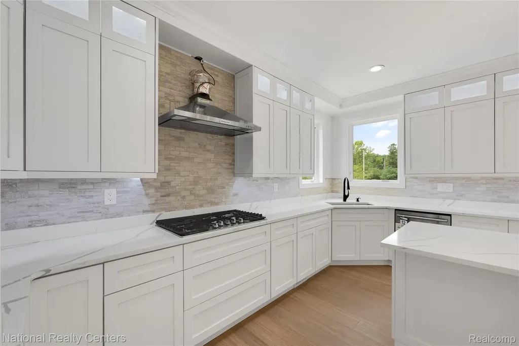 5245 Buell Drive Commerce Charter Township MI 48382