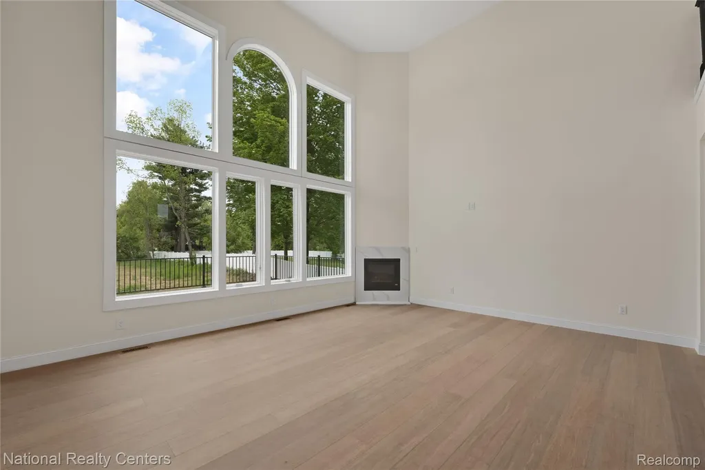 5245 Buell Drive Commerce Charter Township MI 48382