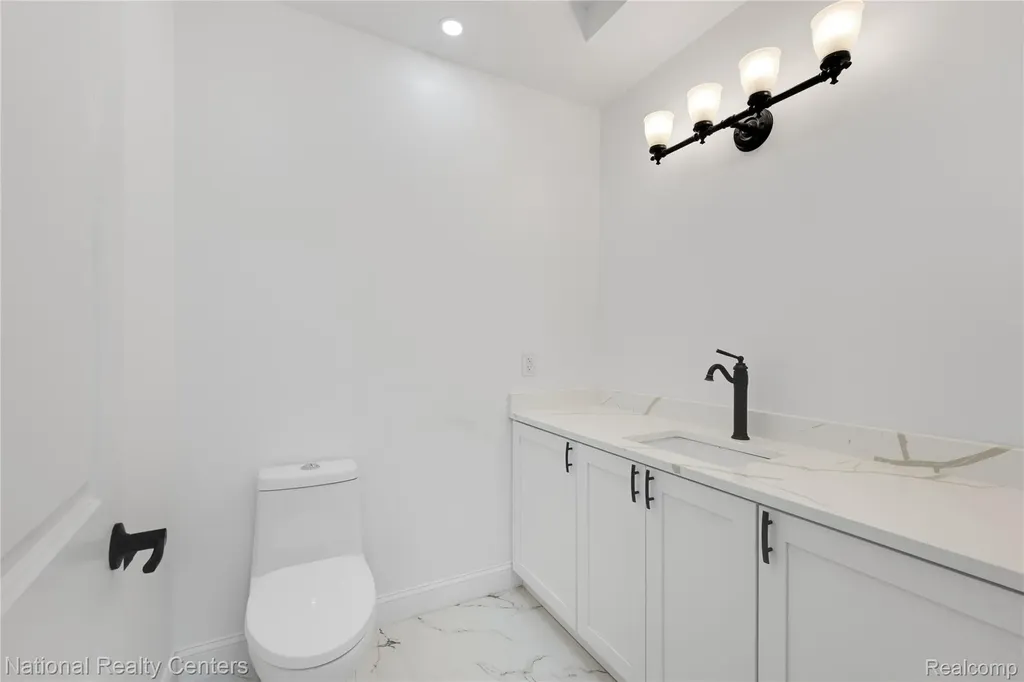 5245 Buell Drive Commerce Charter Township MI 48382