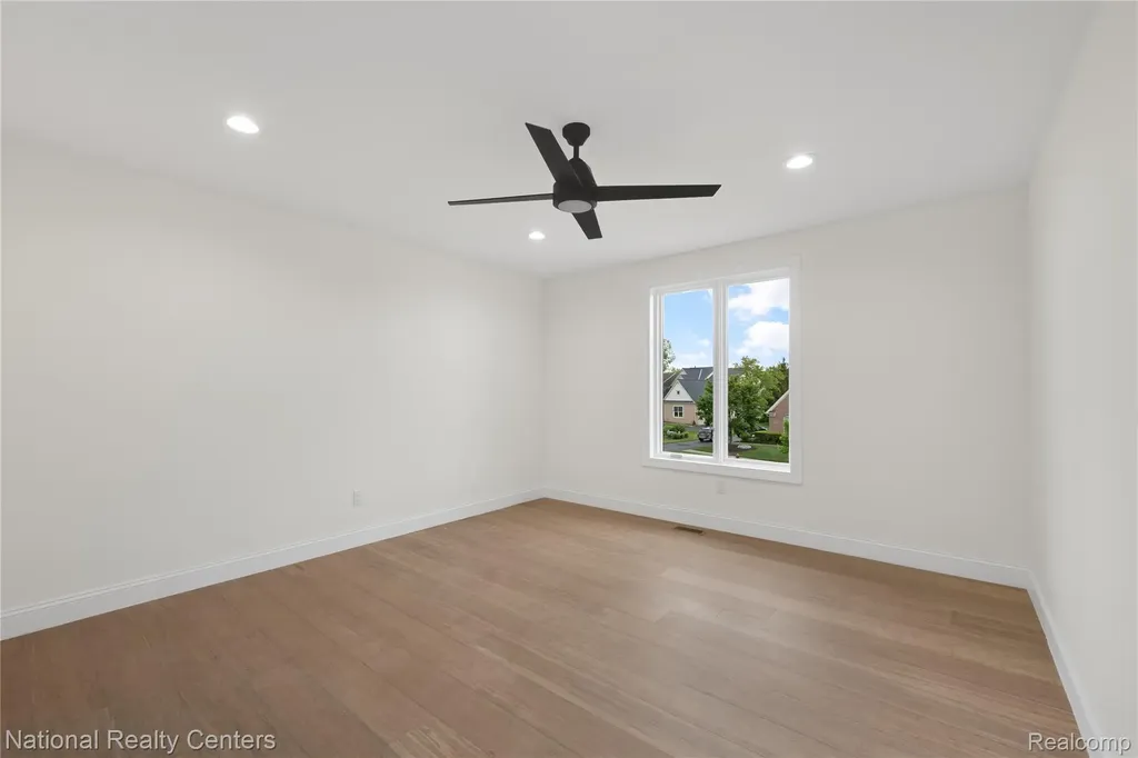 5245 Buell Drive Commerce Charter Township MI 48382