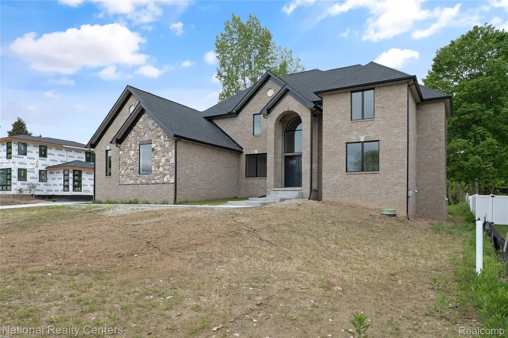 5245 Buell Drive Commerce Charter Township MI 48382