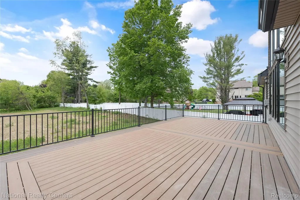 5245 Buell Drive Commerce Charter Township MI 48382
