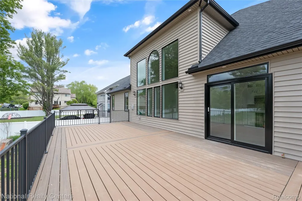 5245 Buell Drive Commerce Charter Township MI 48382
