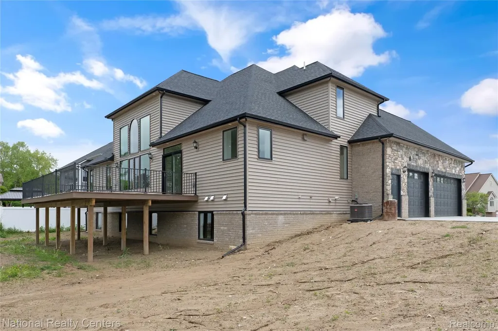 5245 Buell Drive Commerce Charter Township MI 48382