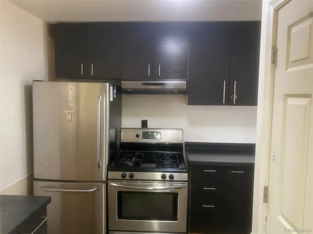 180 W Rutgers Avenue Pontiac City MI 48340