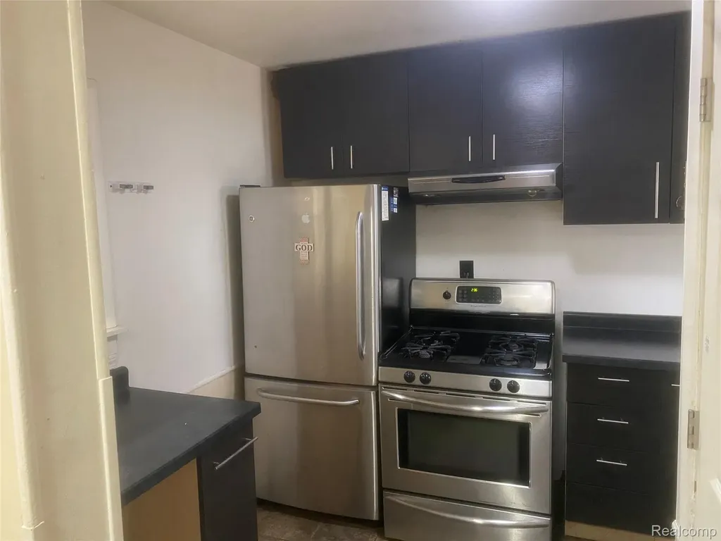 180 W Rutgers Avenue Pontiac City MI 48340