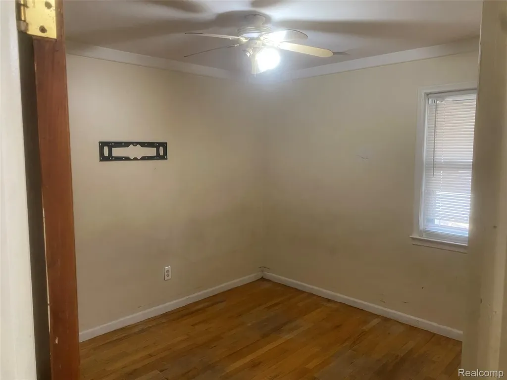 180 W Rutgers Avenue Pontiac City MI 48340