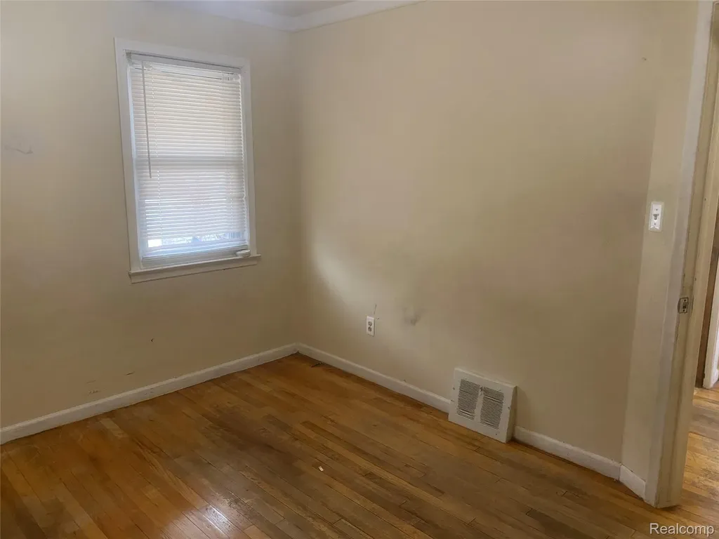 180 W Rutgers Avenue Pontiac City MI 48340