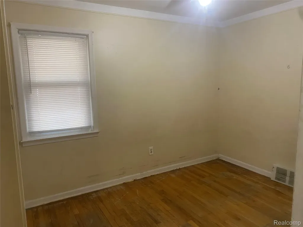 180 W Rutgers Avenue Pontiac City MI 48340