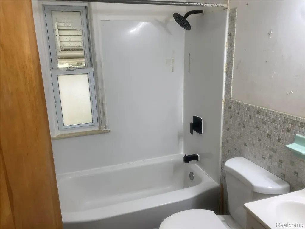 180 W Rutgers Avenue Pontiac City MI 48340