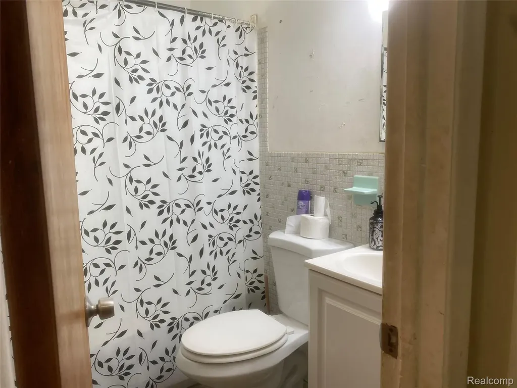 180 W Rutgers Avenue Pontiac City MI 48340