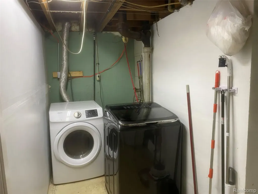 180 W Rutgers Avenue Pontiac City MI 48340