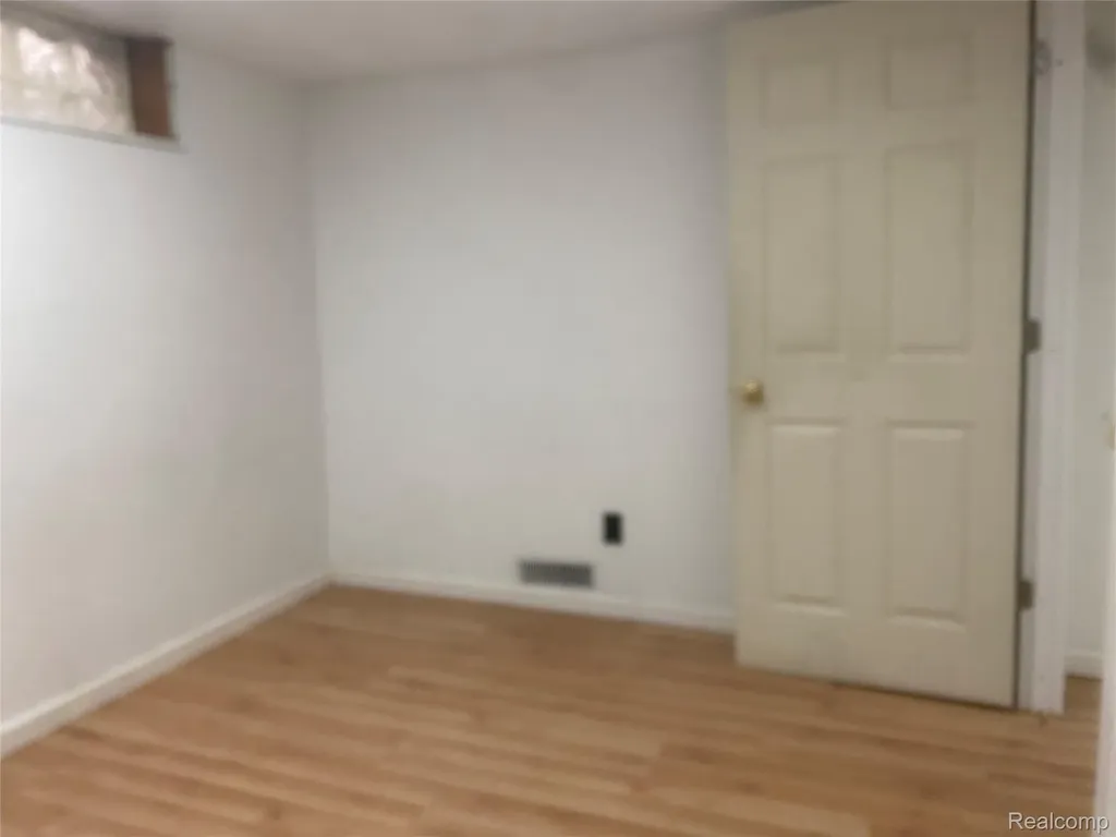 180 W Rutgers Avenue Pontiac City MI 48340