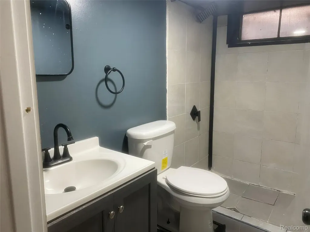 180 W Rutgers Avenue Pontiac City MI 48340