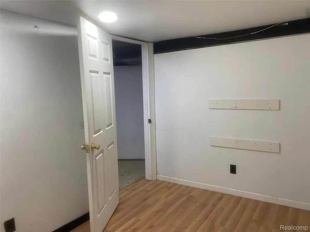 180 W Rutgers Avenue Pontiac City MI 48340