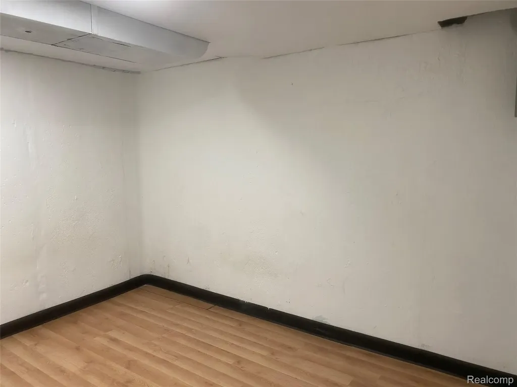 180 W Rutgers Avenue Pontiac City MI 48340