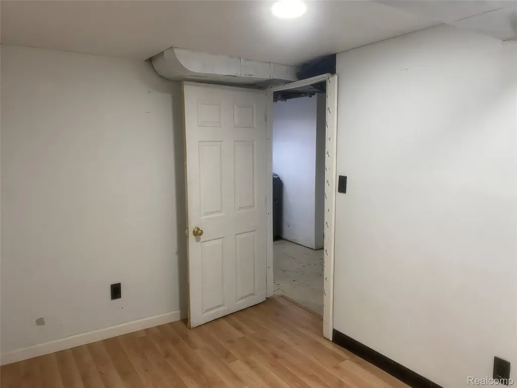 180 W Rutgers Avenue Pontiac City MI 48340