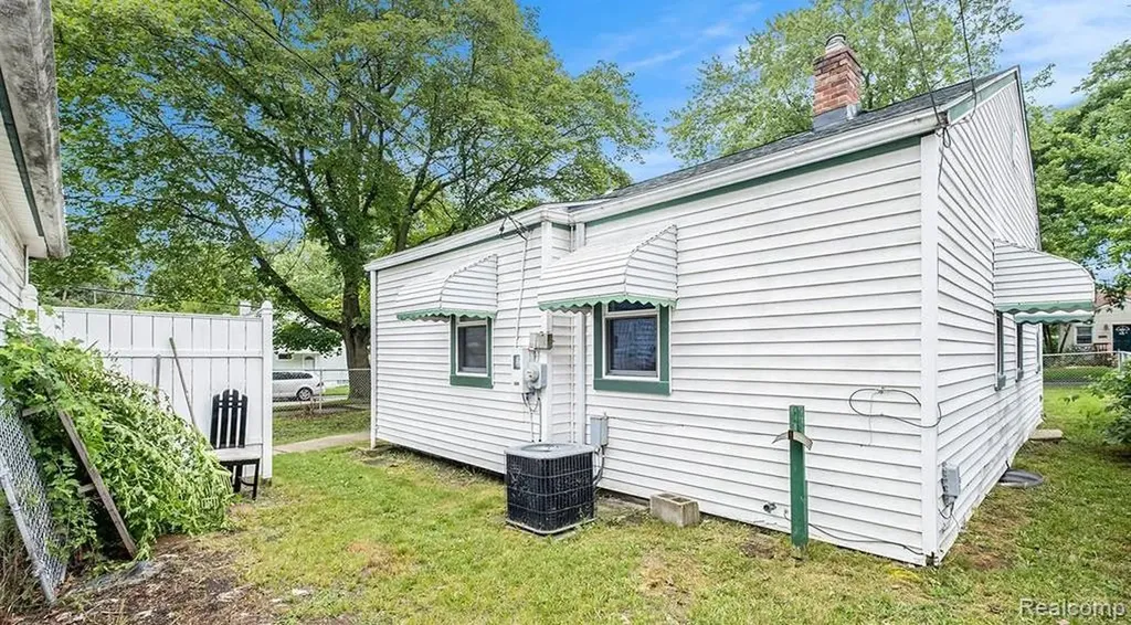 180 W Rutgers Avenue Pontiac City MI 48340