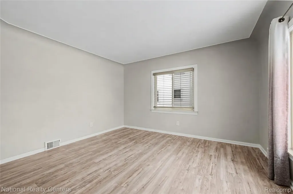 18890 Birmingham Street Roseville City MI 48066
