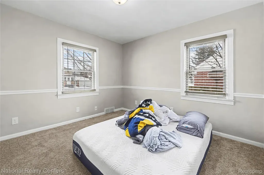 18890 Birmingham Street Roseville City MI 48066