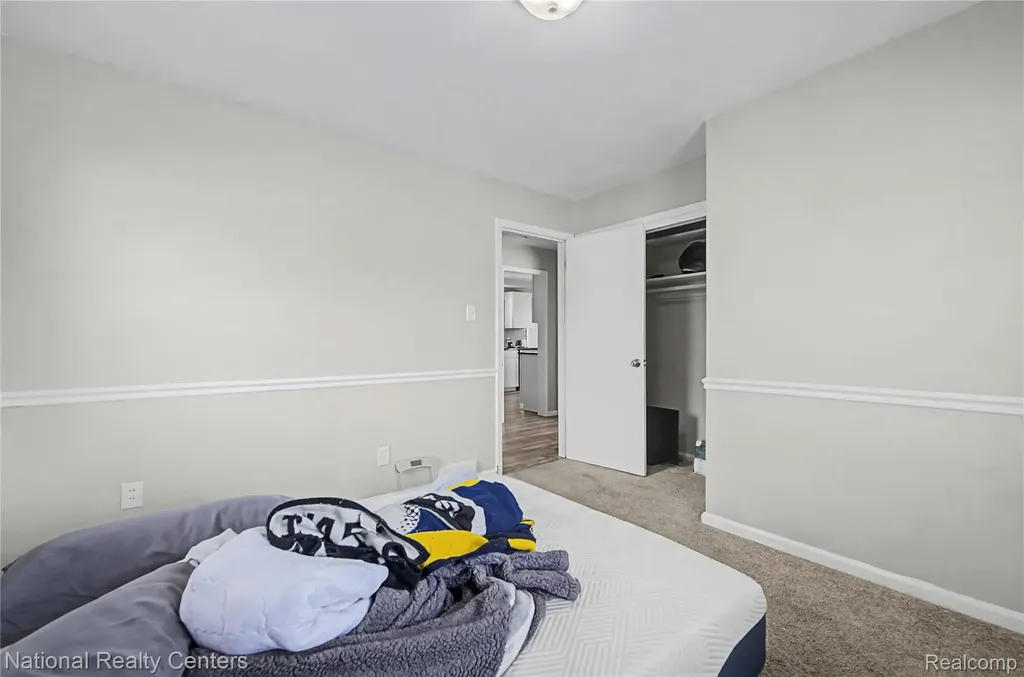 18890 Birmingham Street Roseville City MI 48066