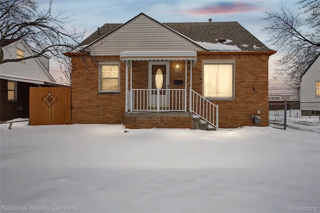18890 Birmingham Street Roseville City MI 48066