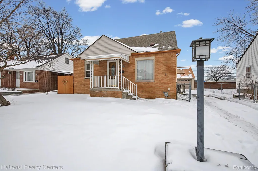 18890 Birmingham Street Roseville City MI 48066