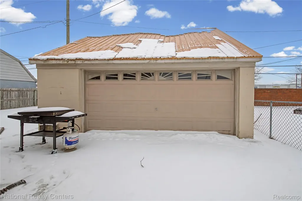 18890 Birmingham Street Roseville City MI 48066
