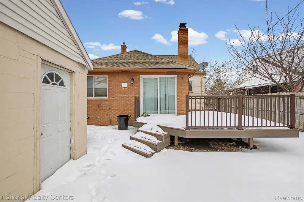 18890 Birmingham Street Roseville City MI 48066
