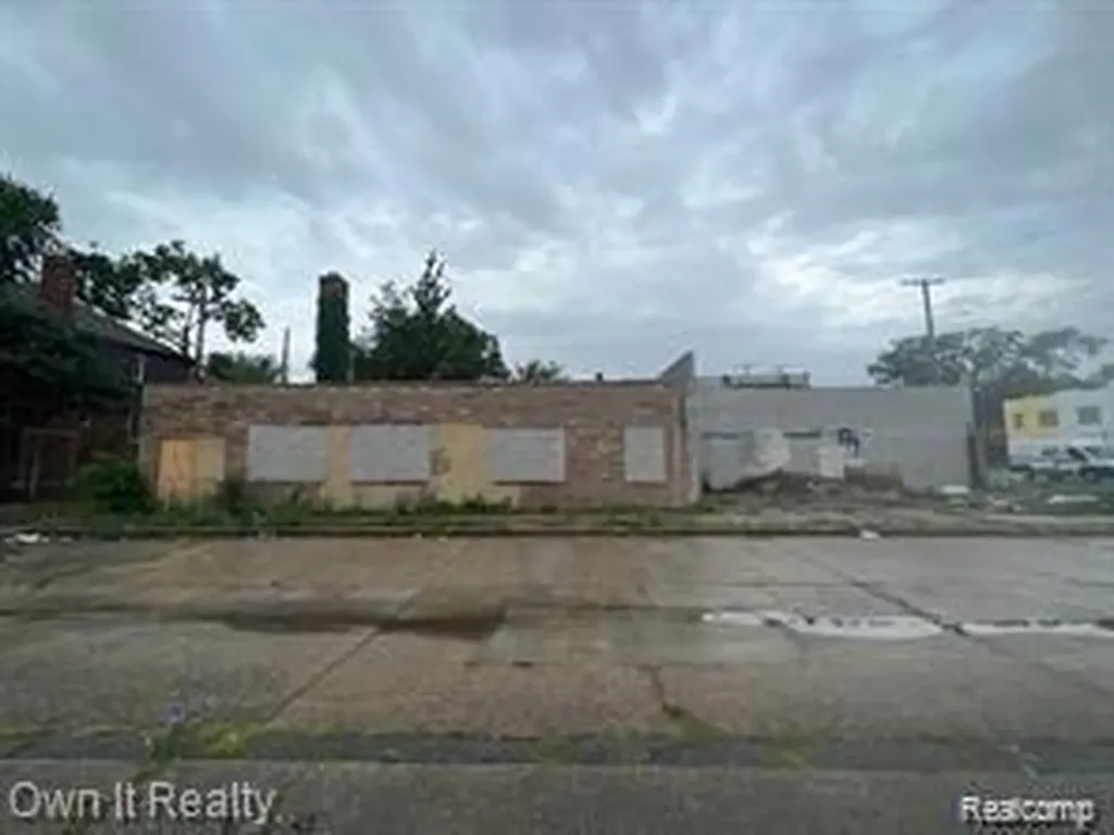 16134 E Warren Avenue Detroit City MI 48224