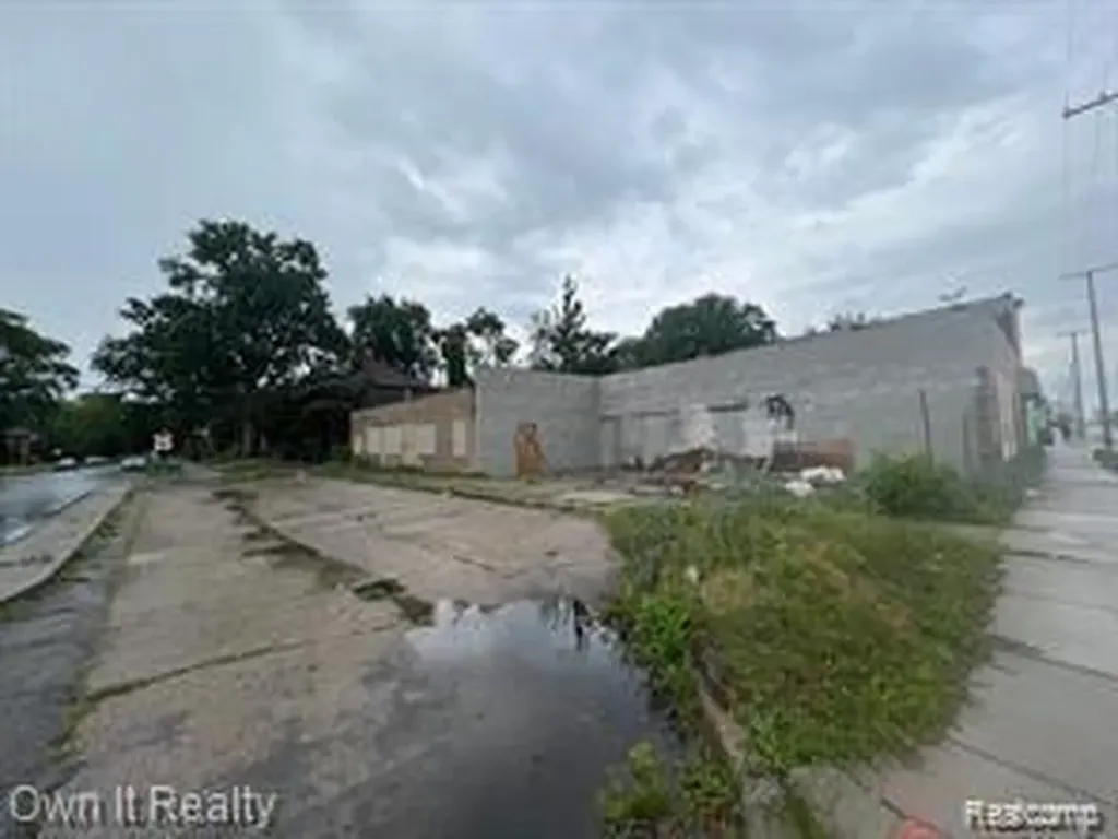 16134 E Warren Avenue Detroit City MI 48224