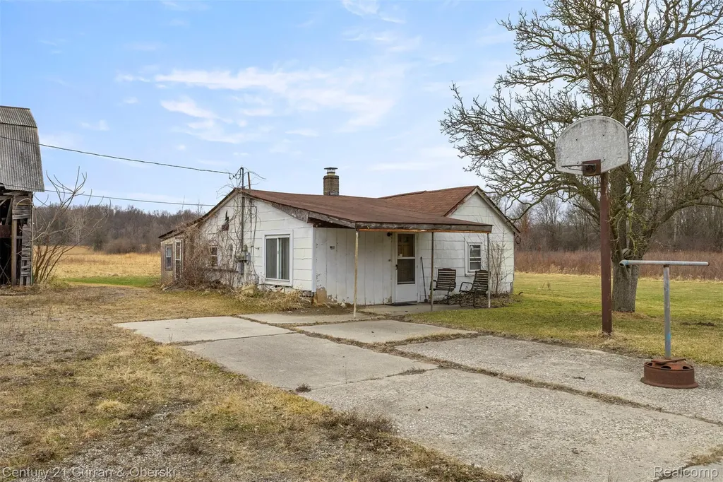 12394 Wahrman Street Romulus City MI 48174