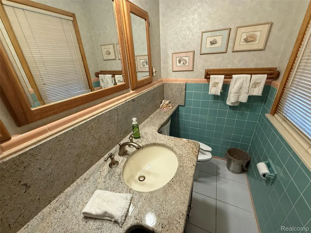 489 Chalfonte Avenue Grosse Pointe Farms City MI 48236
